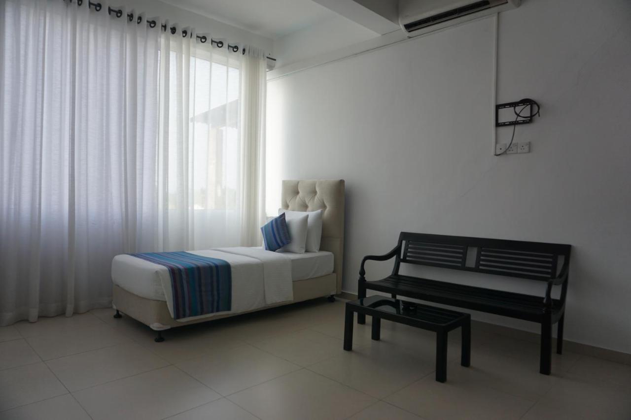 Twenty Two Binaweli Hotel Weligama Exterior photo