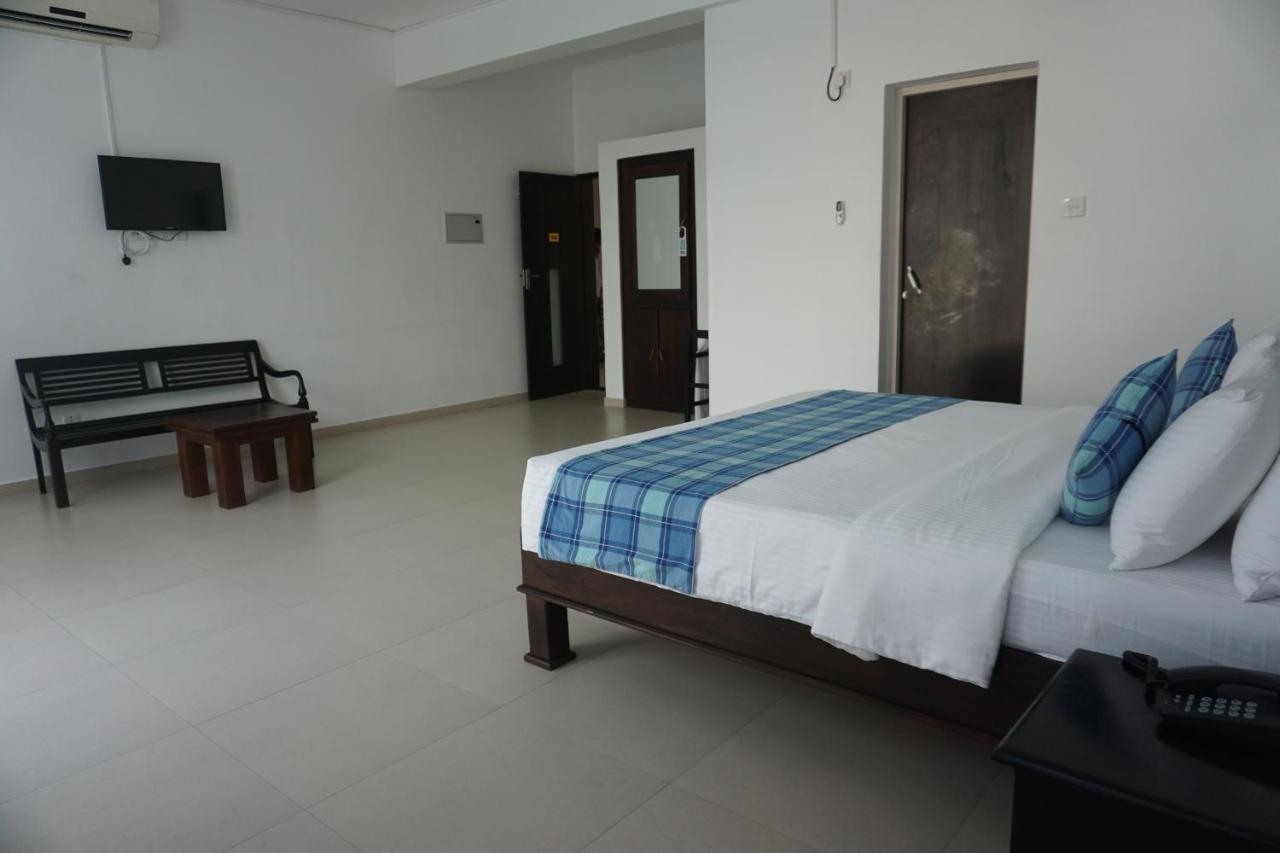 Twenty Two Binaweli Hotel Weligama Exterior photo