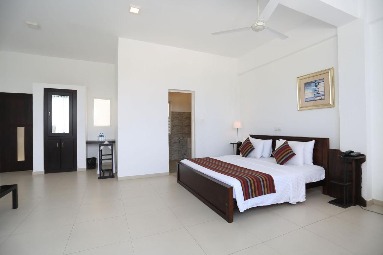 Twenty Two Binaweli Hotel Weligama Exterior photo