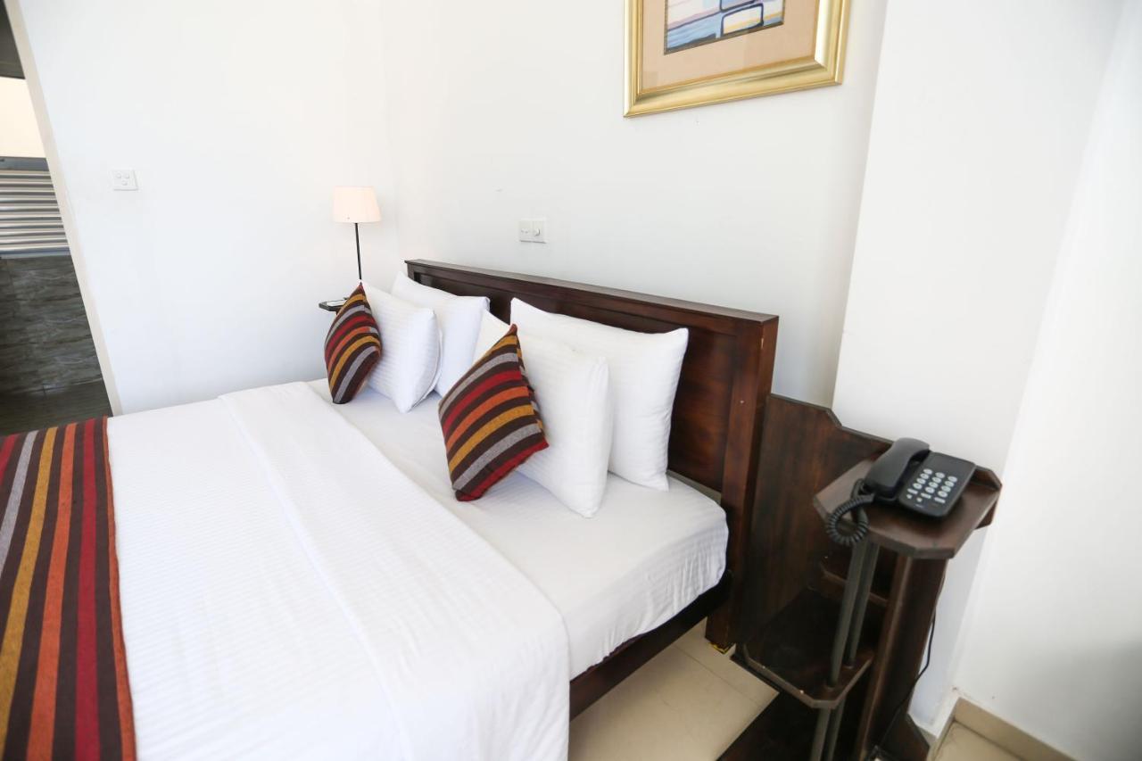 Twenty Two Binaweli Hotel Weligama Exterior photo